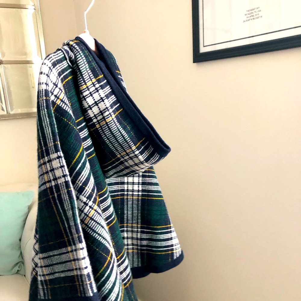 Beautiful Ralph Lauren Girls Plaid Hooded poncho